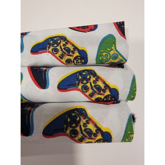 Crafter Square Video Game Remote Control Cotton Fabric 3 Fat Quarter New - Picture 2 of 4